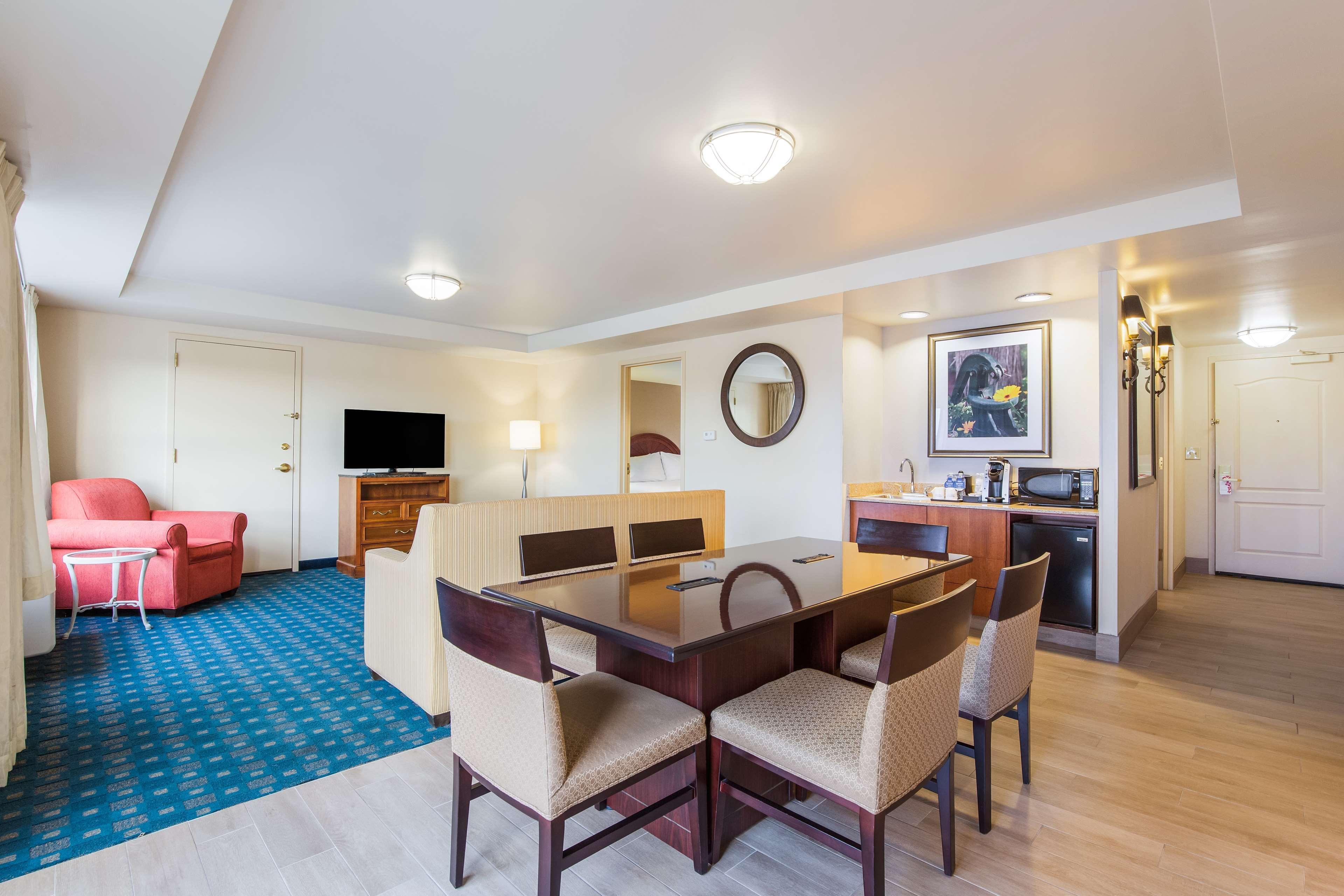 Hilton Garden Inn Suffolk Riverfront Екстериор снимка