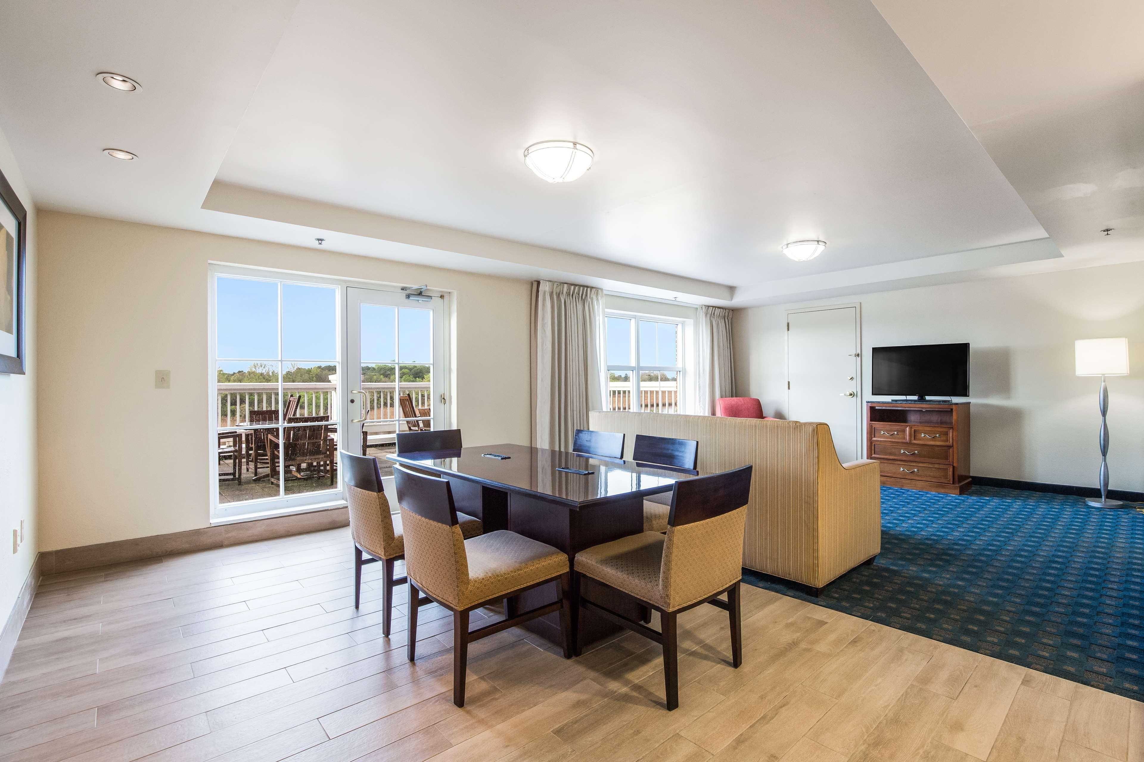 Hilton Garden Inn Suffolk Riverfront Екстериор снимка