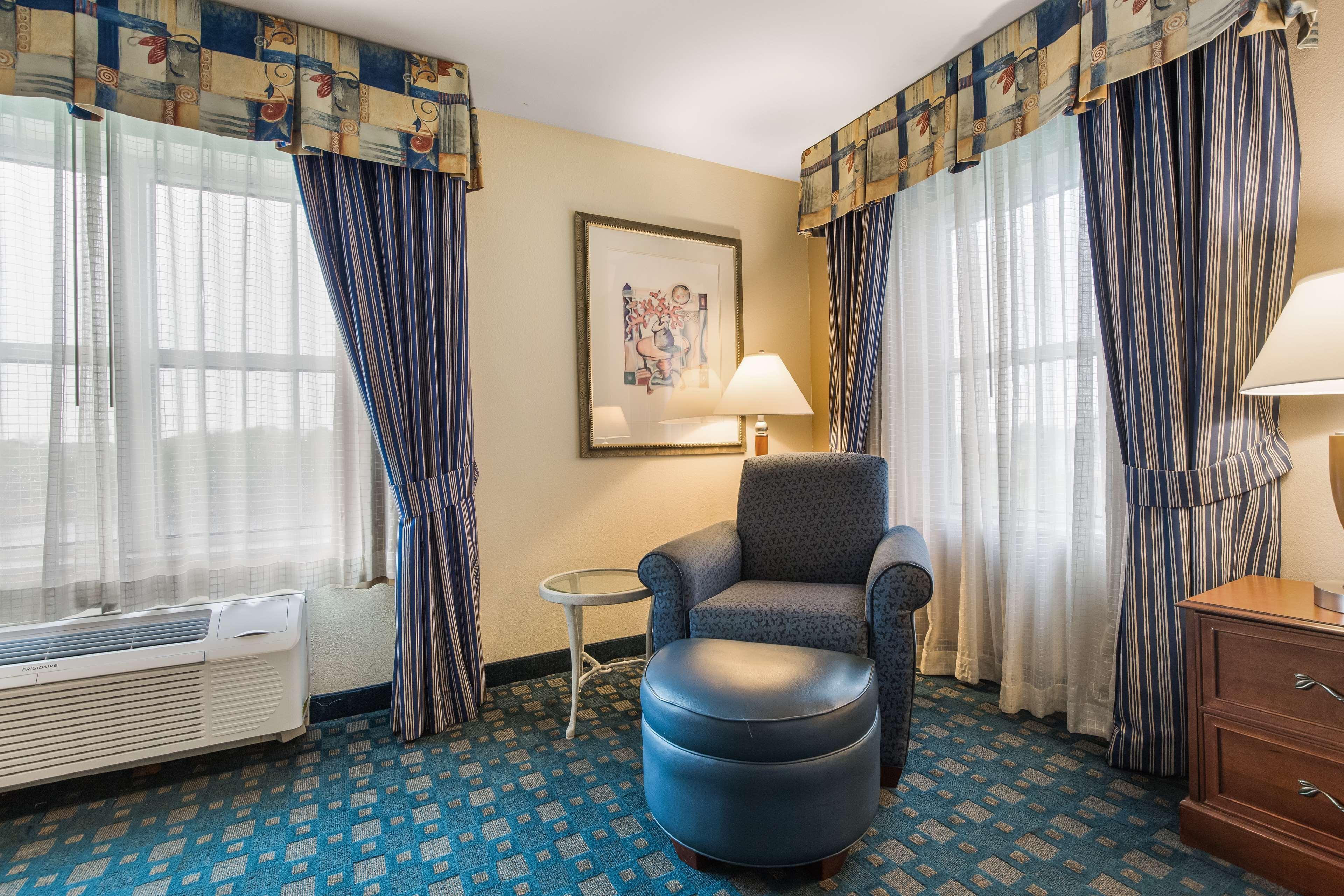Hilton Garden Inn Suffolk Riverfront Екстериор снимка