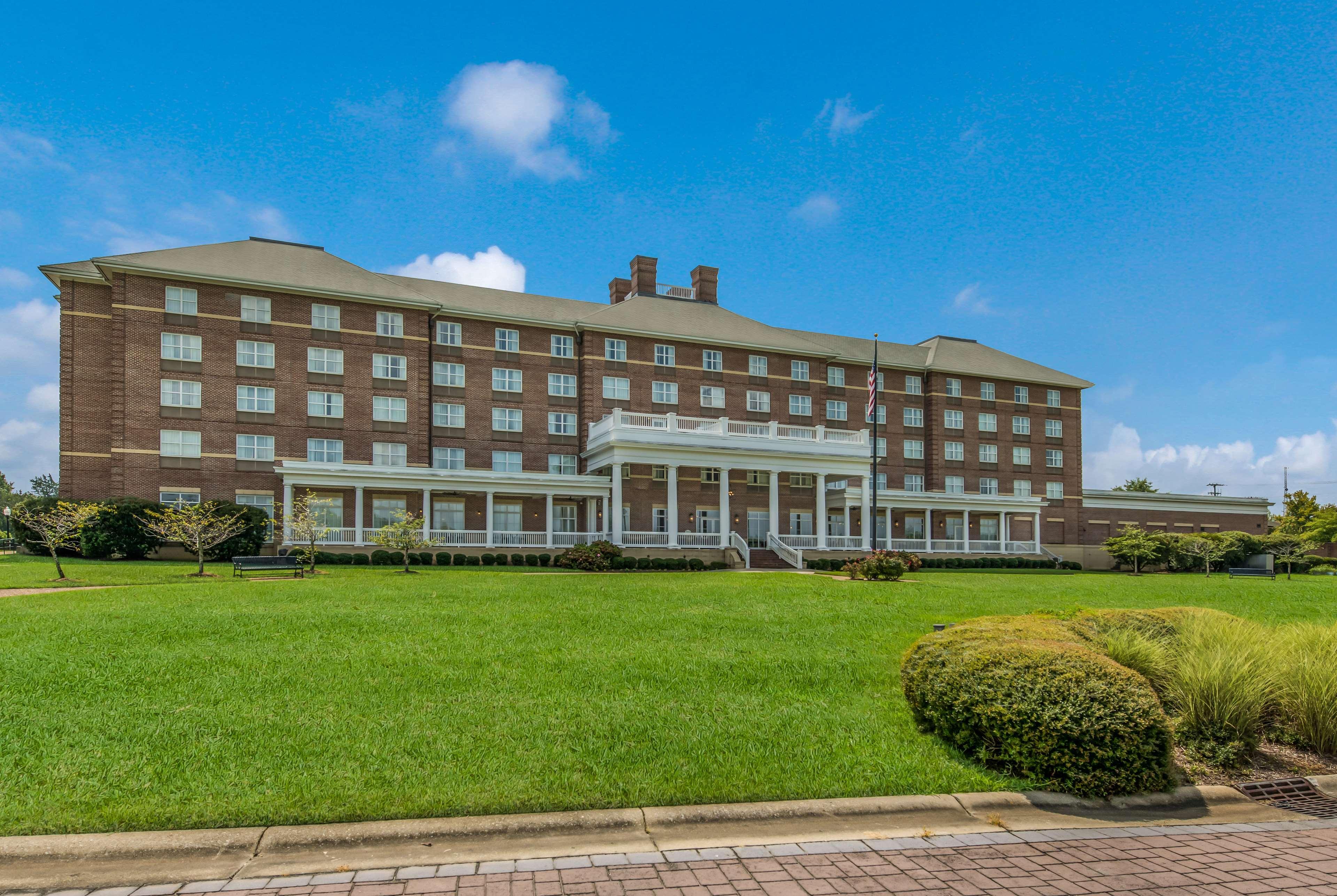 Hilton Garden Inn Suffolk Riverfront Екстериор снимка