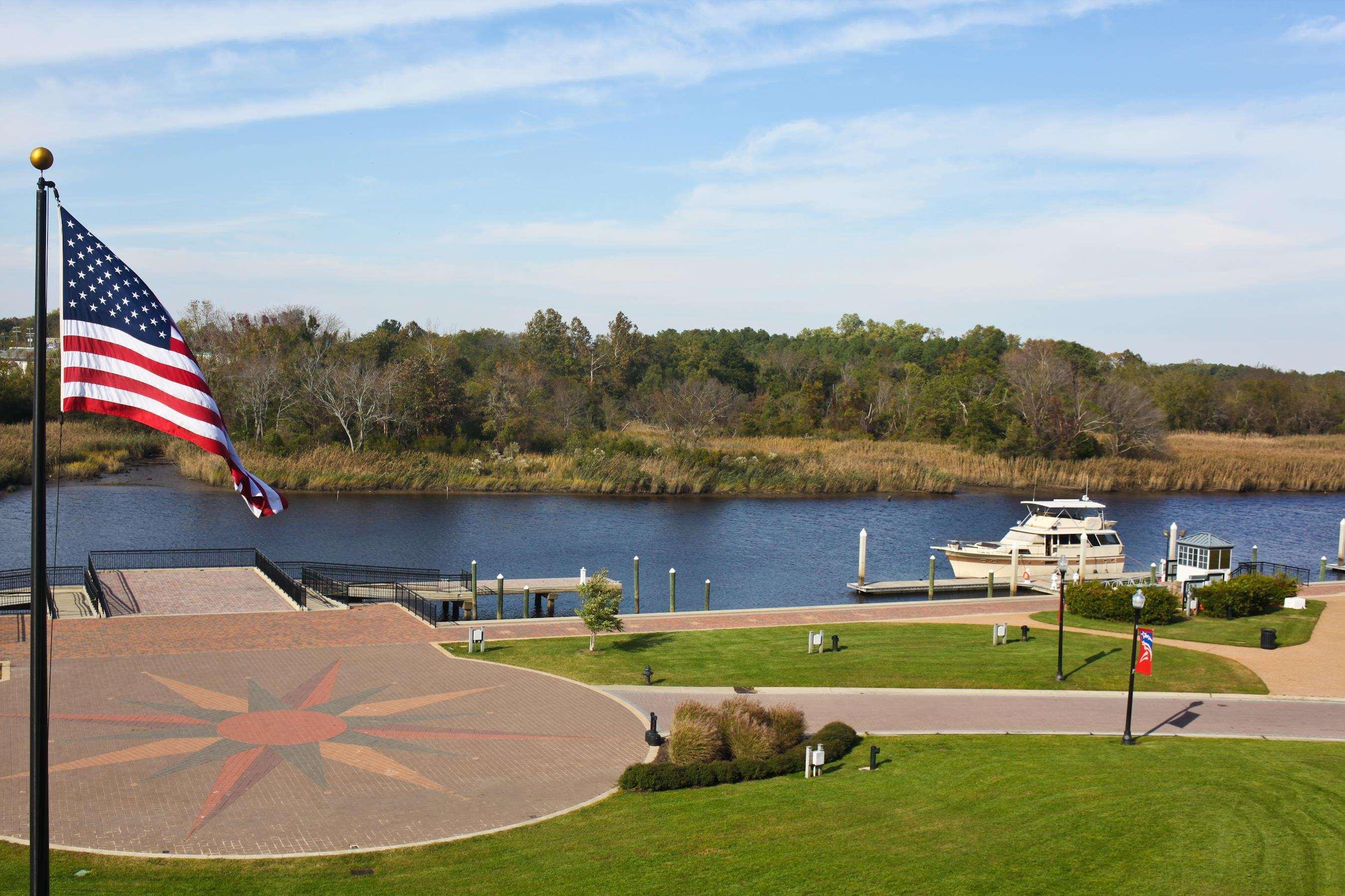 Hilton Garden Inn Suffolk Riverfront Екстериор снимка
