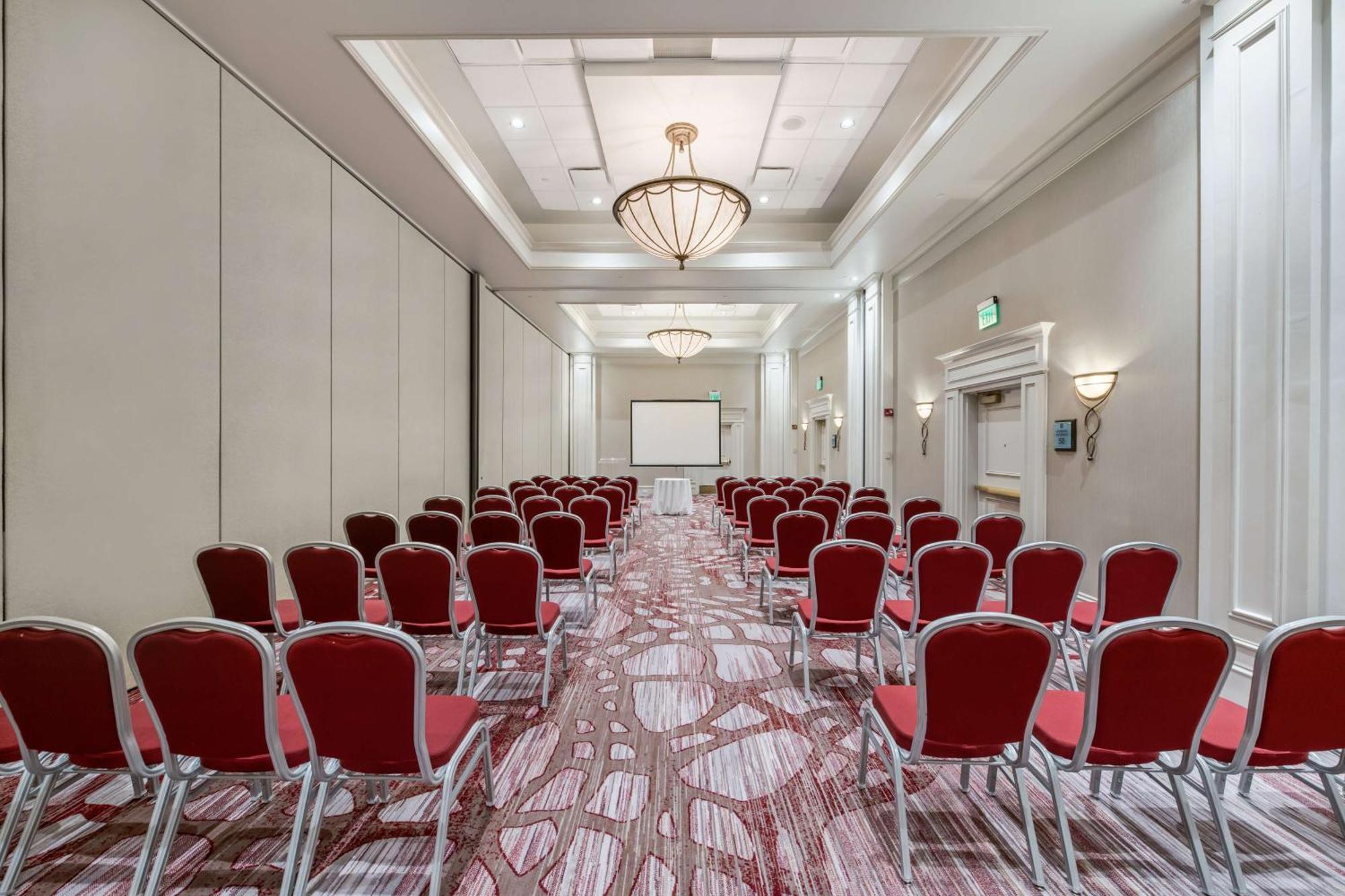 Hilton Garden Inn Suffolk Riverfront Екстериор снимка