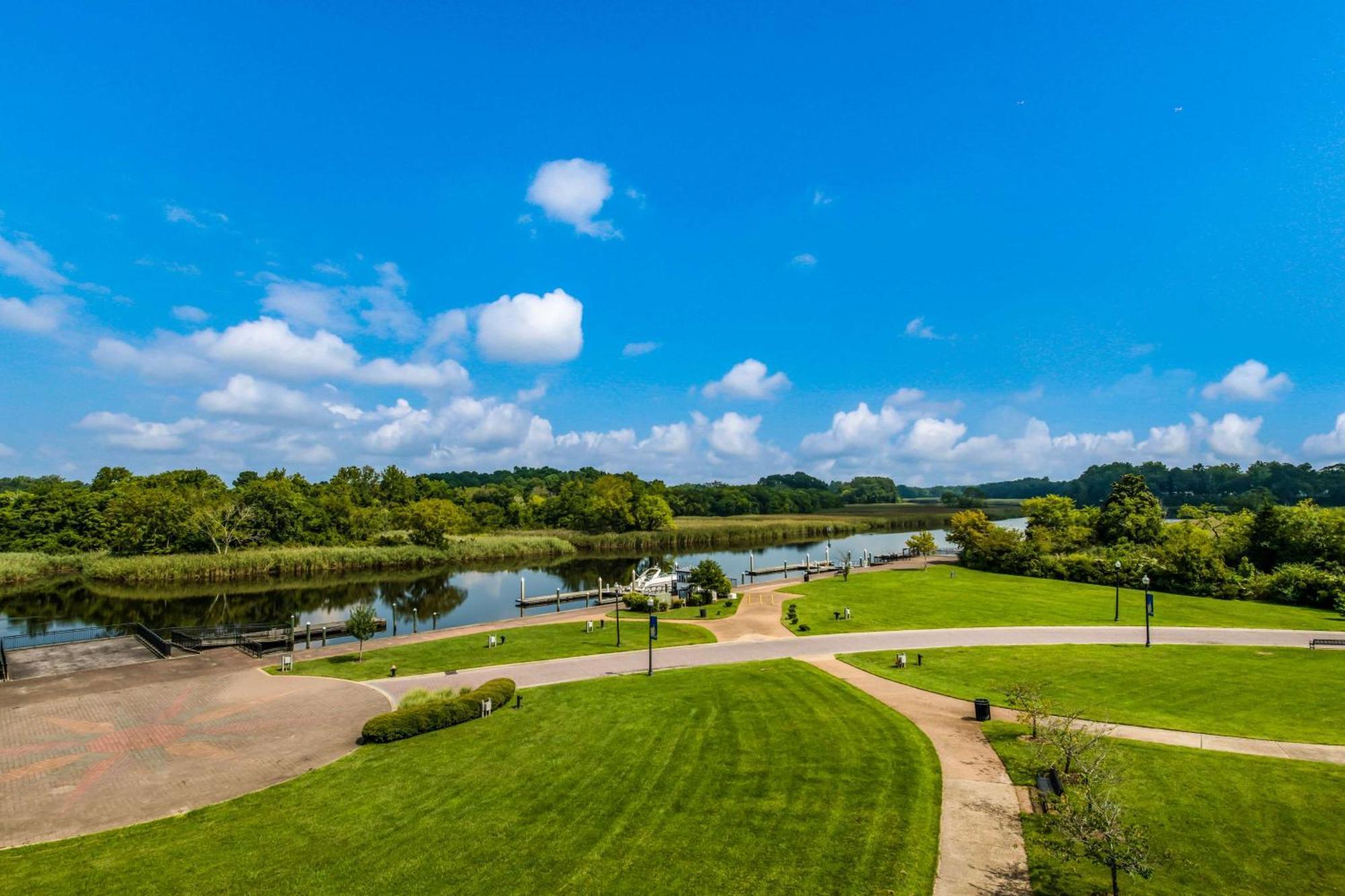 Hilton Garden Inn Suffolk Riverfront Екстериор снимка