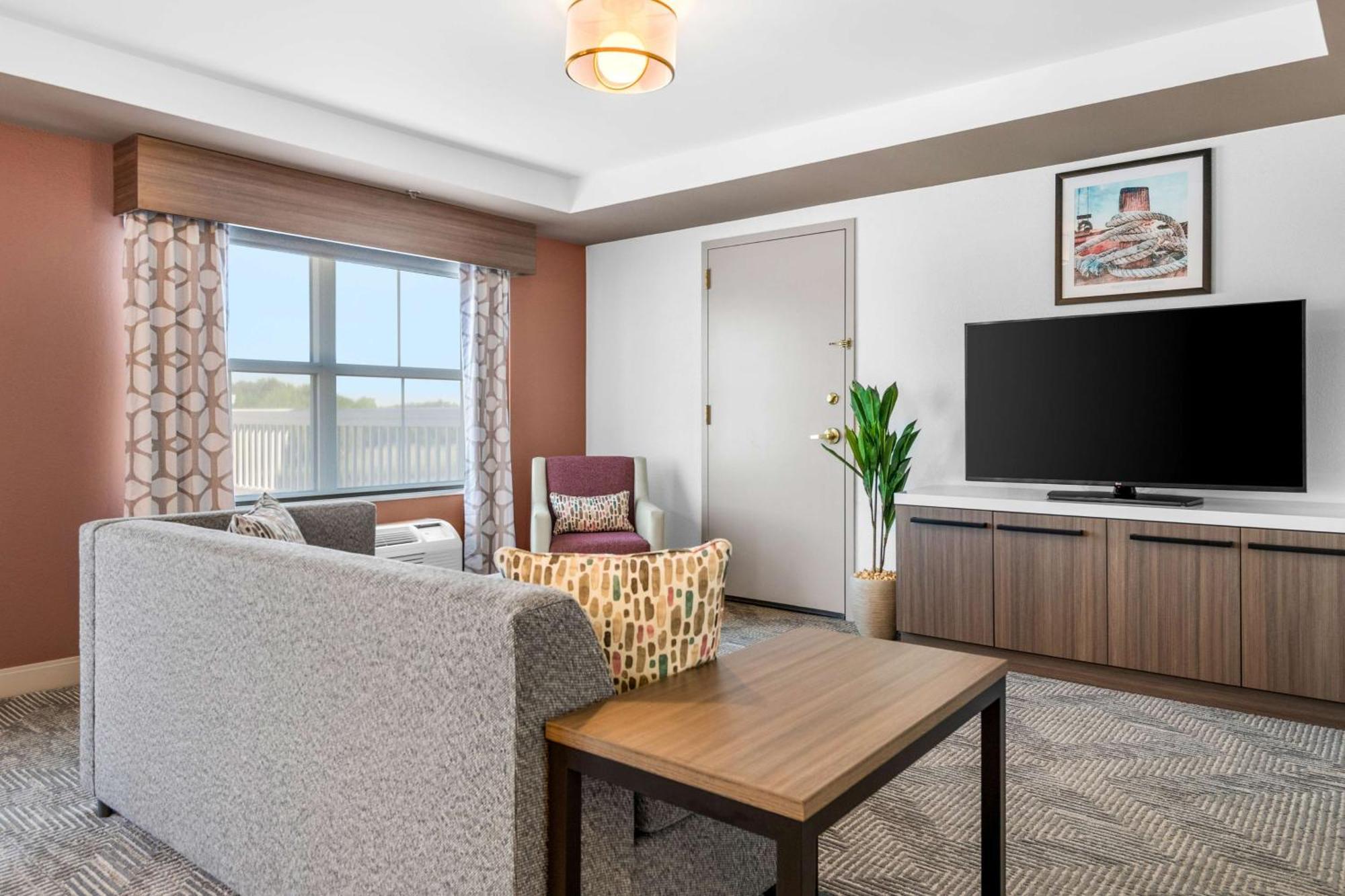 Hilton Garden Inn Suffolk Riverfront Екстериор снимка