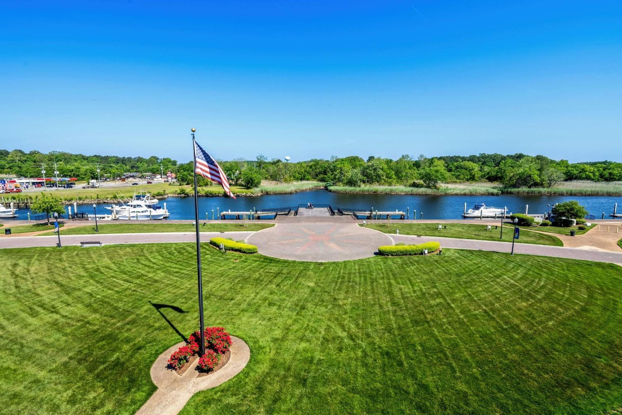 Hilton Garden Inn Suffolk Riverfront Екстериор снимка