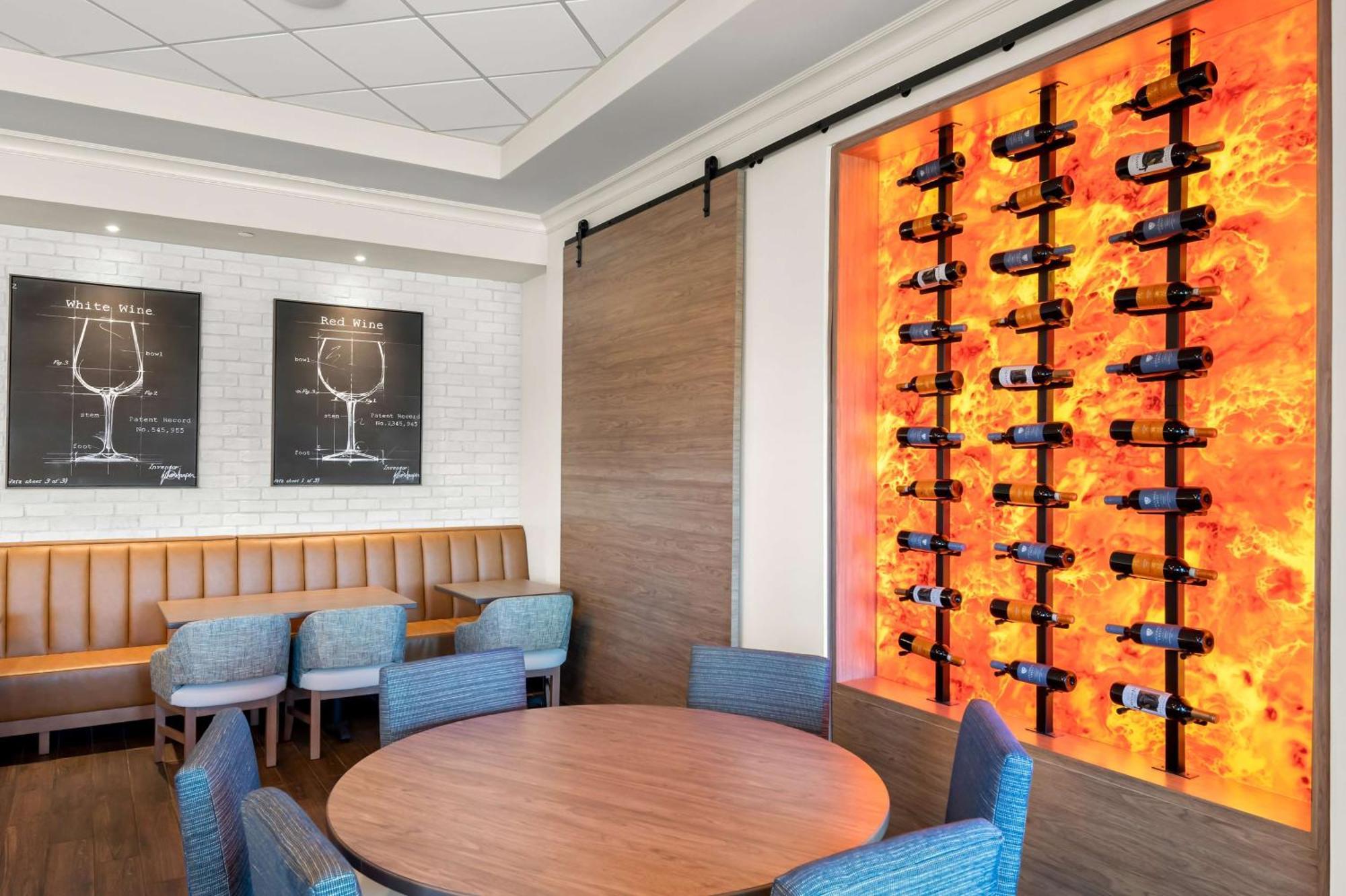 Hilton Garden Inn Suffolk Riverfront Екстериор снимка