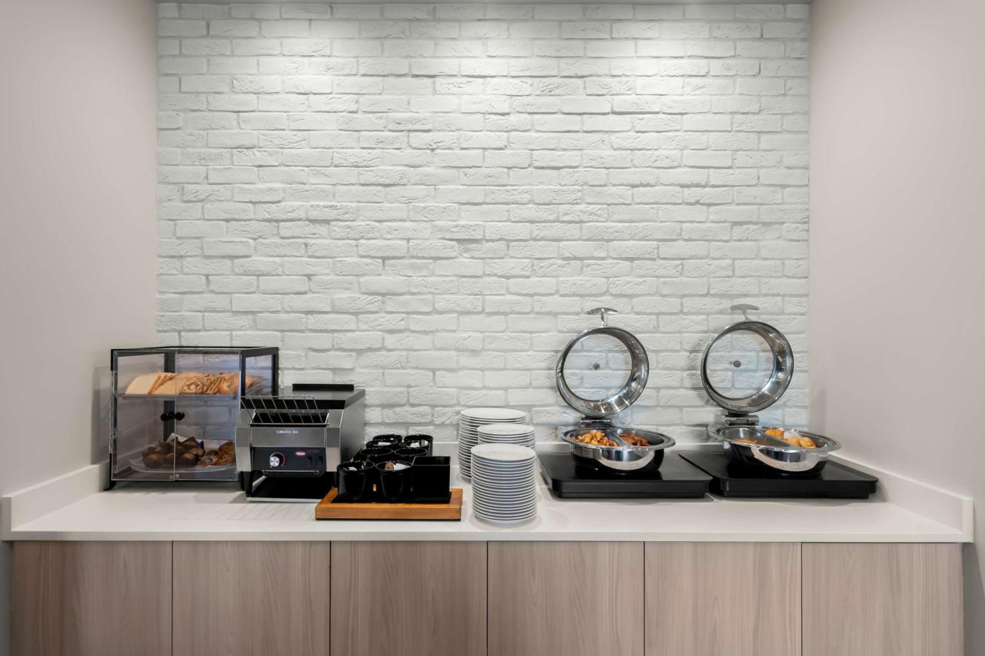 Hilton Garden Inn Suffolk Riverfront Екстериор снимка
